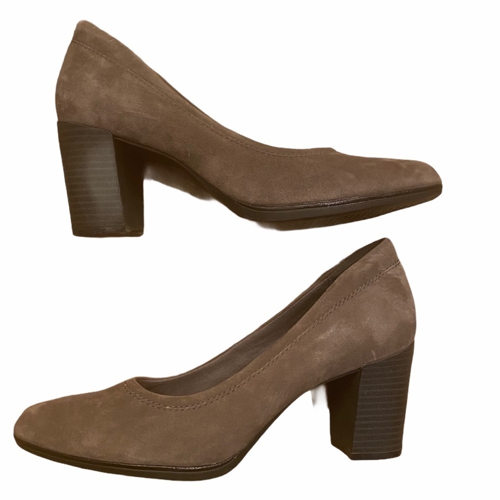 Clark’s grey heels